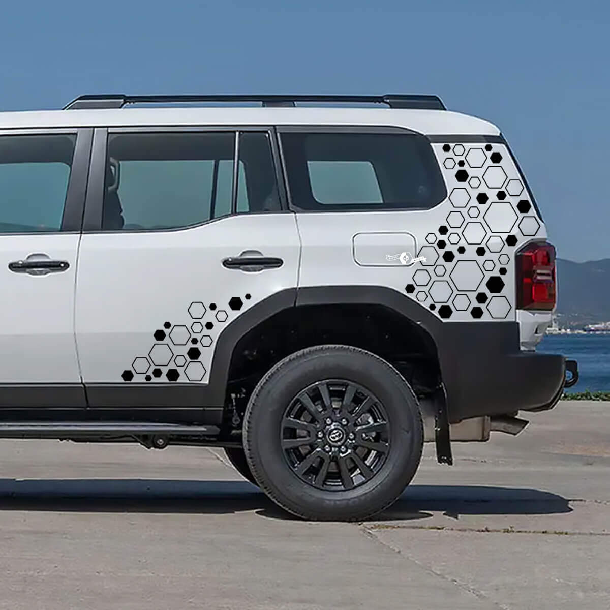 Autocollants en vinyle nid d’abeille pour les côtés et les quartiers arrière du Toyota Land Cruiser 2024