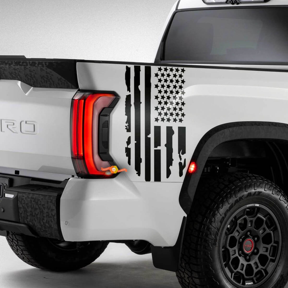 Paire Toyota Tundra Lit côté arrière arrière arrière détruit Grange USA Flag Structes de logo en vinyle Autocollants autocollants 2

