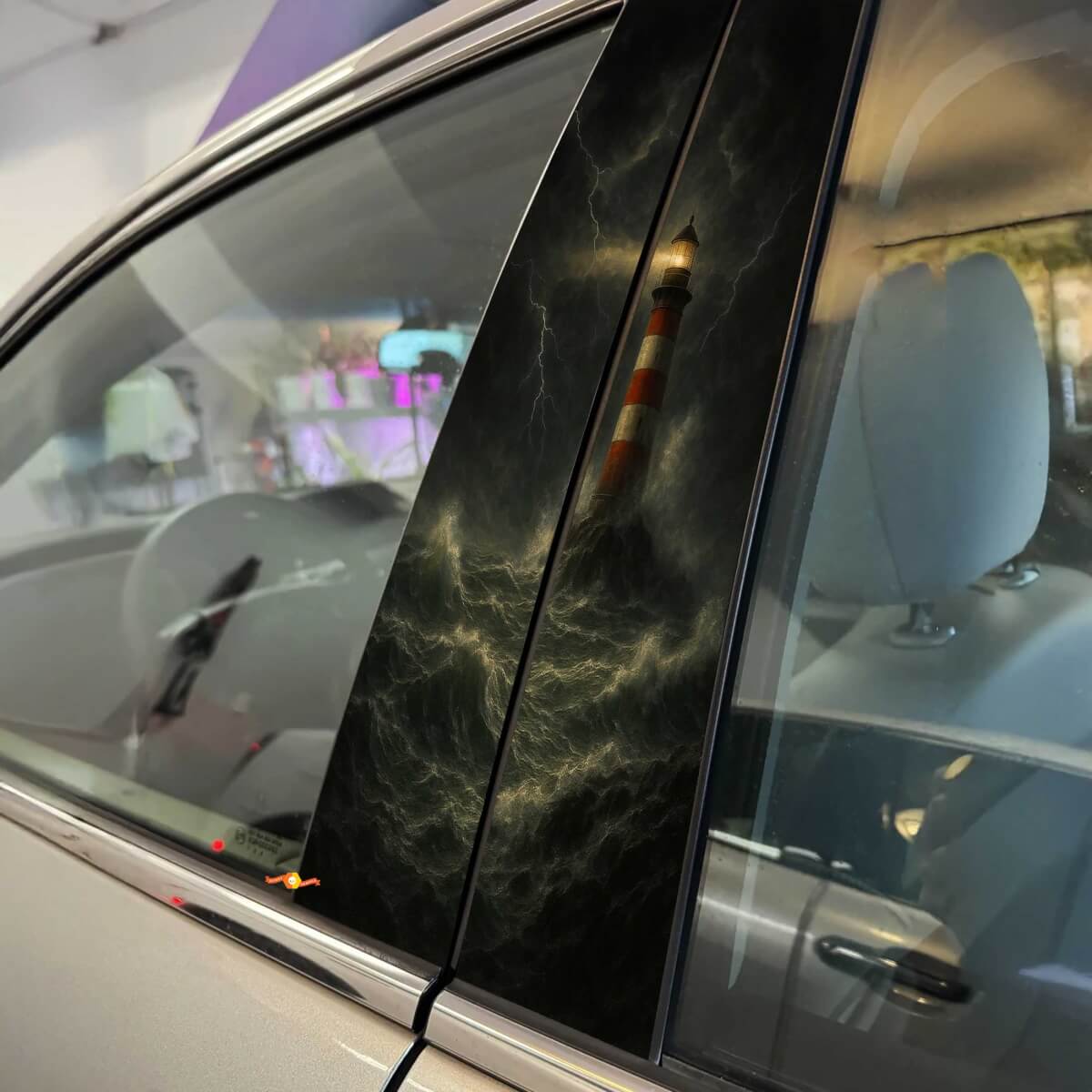 Autocollant Vinyle Phare en Mer Orageuse pour Portes Pilier