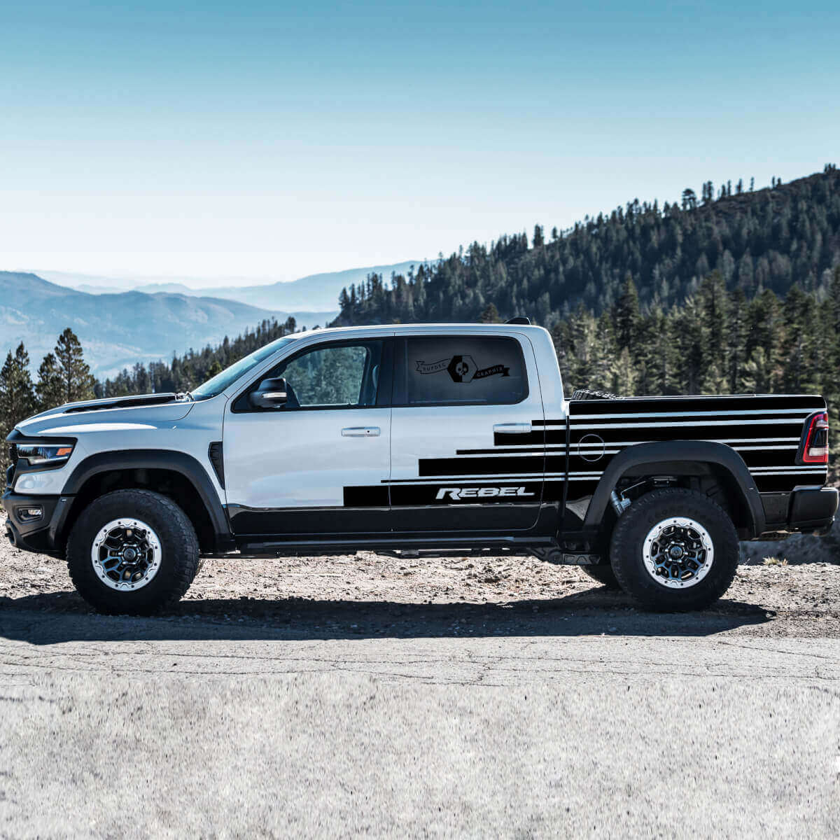 Ensemble d'autocollants vinyle bandes latérales style Steps pour Dodge Ram Rebel 2021+