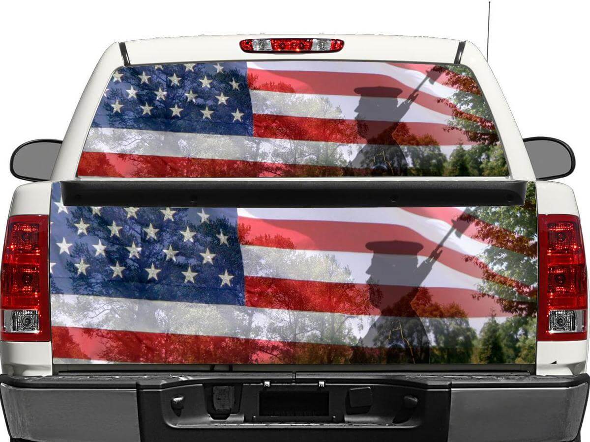 Autocollant drapeau américain avec soldat en salut pour lunette arrière ou hayon de pick-up SUV