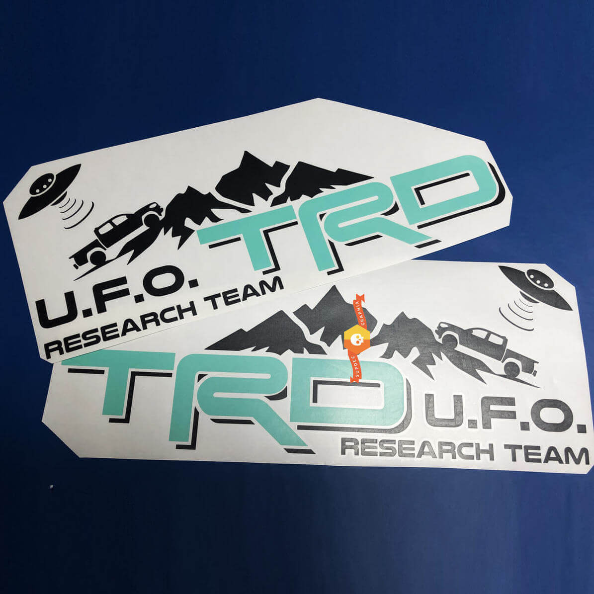 Paire d'autocollants latéraux en vinyle style TRD-U.F.O. Research Team pour Toyota Tacoma