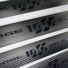 4x Autocollants en vinyle pour seuil de porte du 100e anniversaire de la Dodge Challenger en noir carbone
 2
