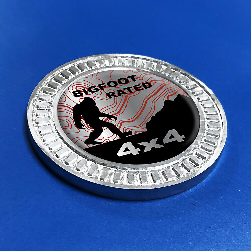 Badge 3D Bigfoot Rated Mountains Lignes topographiques Emblème en métal et aluminium
