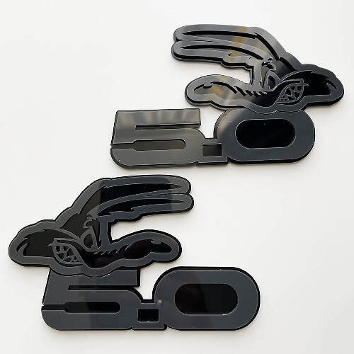 COYOTE 5.0 Fender Badges Emblème 3D Badge Noir vs Gris 2
