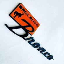 Badges badges badlands badges tailgate embranche 3d badge noir vs bleu 1
 7