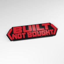 Insigne d’atelier 3D en acrylique « Built Not Bought »_3