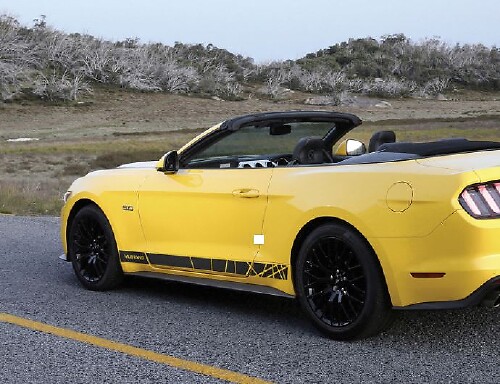 Ford Mustang 6e gén bande latérale graphique autocollant rétro Ford Performance
