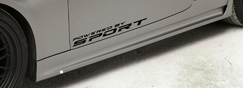 Propulsé par autocollant en vinyle côté porte sport