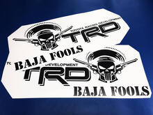 Autocollants latéraux de benne TRD Style Baja Fools Punisher Skull pour camions Toyota_3