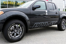Kit pour NISSAN Frontier 2016 PRO 4X comprenant des autocollants pour capot et côtés
 3