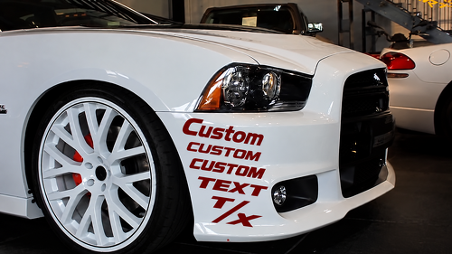 Custom CUSTOM TEXT T/X Lettering Kit — Autocollant vinyle (pare-chocs avant) pour Dodge Charger