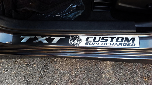 SRT Hellcat Style Chrome Custom TXT Cat Sill Set — Autocollant vinyle (porte) pour Dodge Challenger