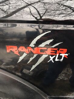 Ensemble de deux autocollants Ford Ranger XLT avec rayures

