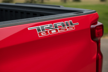 2 - Nouveaux autocollants de décalcomanies Chevrolet Silverado 1500 Custom Trail Boss 4WD 4X4 2019
 2