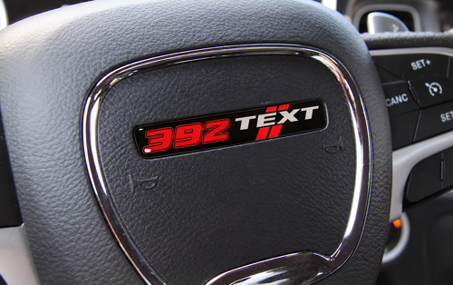 392 Hemi Style Custom TEXT Domed Emblem — Autocollant vinyle (volant) pour Dodge Challenger