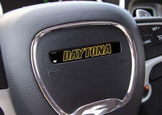 Un volant Daytona Jaune emblème bombé décalcomanie Challenger Charger
