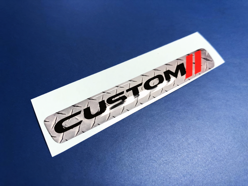 Silver Diamond Plate Red Twin Stripes Custom Domed Insert — Autocollant vinyle (volant) pour Dodge Challenger