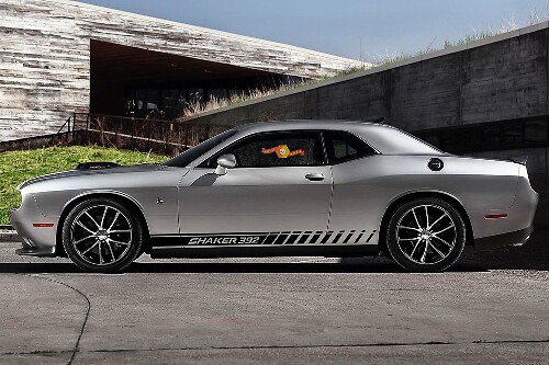 2X Autocollants d’Espace Négatif de Bas de Caisse SHAKER Autocollants Ribambelle Bande Graphiques en Vinyle pour Dodge Challenger