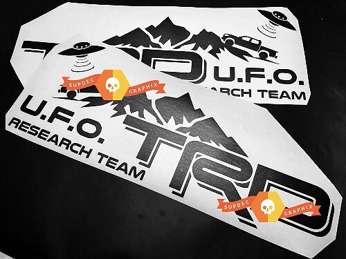 Paire d’autocollants latéraux style TRD-Style UFO Research Team pour Toyota Tacoma