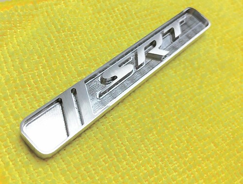 Incrustation CVC intérieure passager SRT 3D pour CHARGER Chellenger propulsé par l'emblème SRT Pièce en aluminium
