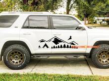 Porte latérale montagnes arbres et camp voyage vinyle autocollant autocollant adapté à Toyota TRD PRO Tacoma 4Runner Tundra
 2