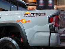 Paire d'autocollants en vinyle TRD 4x4 hors route avec montagnes Vintage Sunset Old Style Side pour Tacoma Tundra 4Runner
 2