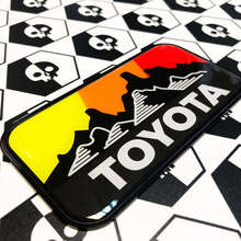 Nouveau Toyota Overland Mountains couleurs vintage insigne emblème autocollant en forme de dôme avec polystyrène à fort impact
 2