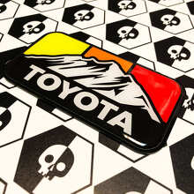 Autocollant Badge Bombé Rétro Vintage Montagnes Toyota Couleurs_2